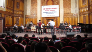 Thầy Bùi Công Thơm thi tốt nghiệp tại Học viện Âm nhạc Quốc gia Việt Nam