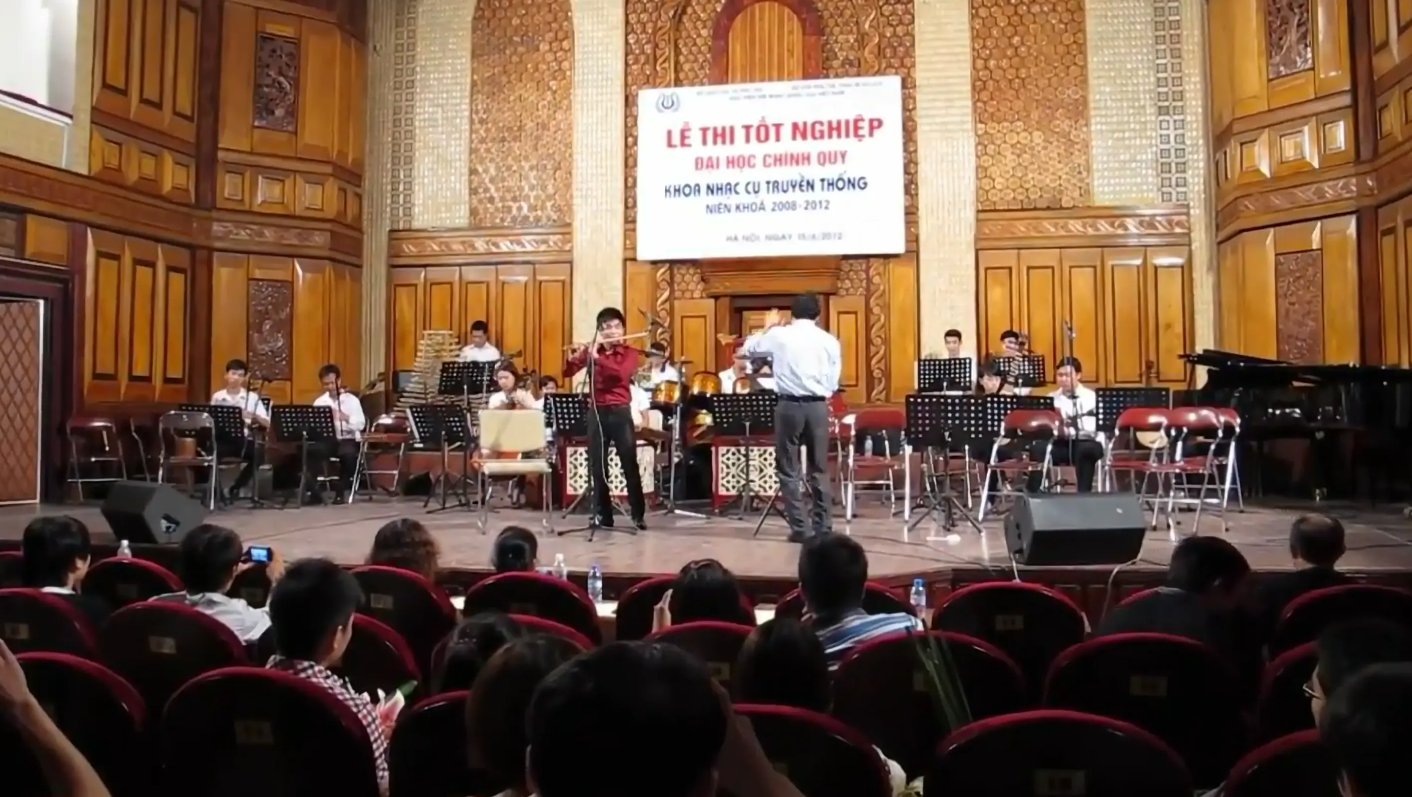 Thầy Bùi Công Thơm thi tốt nghiệp tại Học viện Âm nhạc Quốc gia Việt Nam